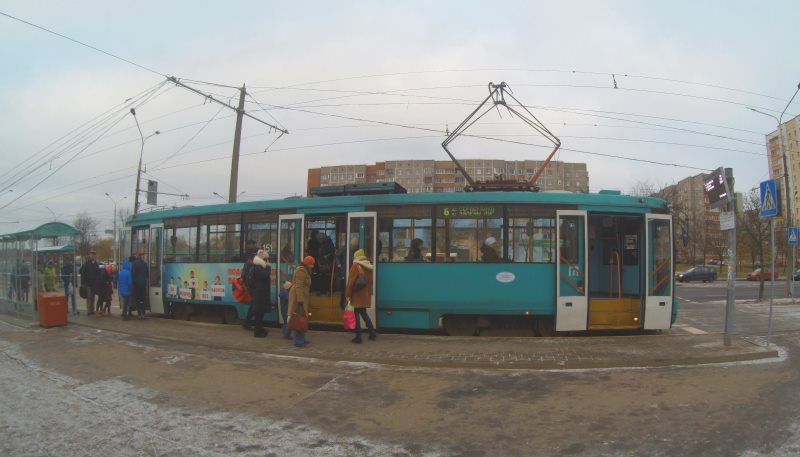 В Минске мужчина переходил дорогу на красный и его сбил трамвай